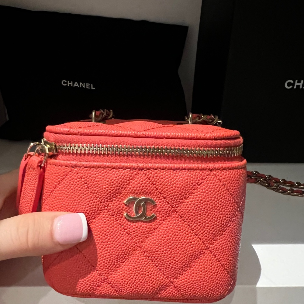 2023 CHANEL Salmon Red Classic Vanity Case with Chain Quilted Caviar Mini 23c